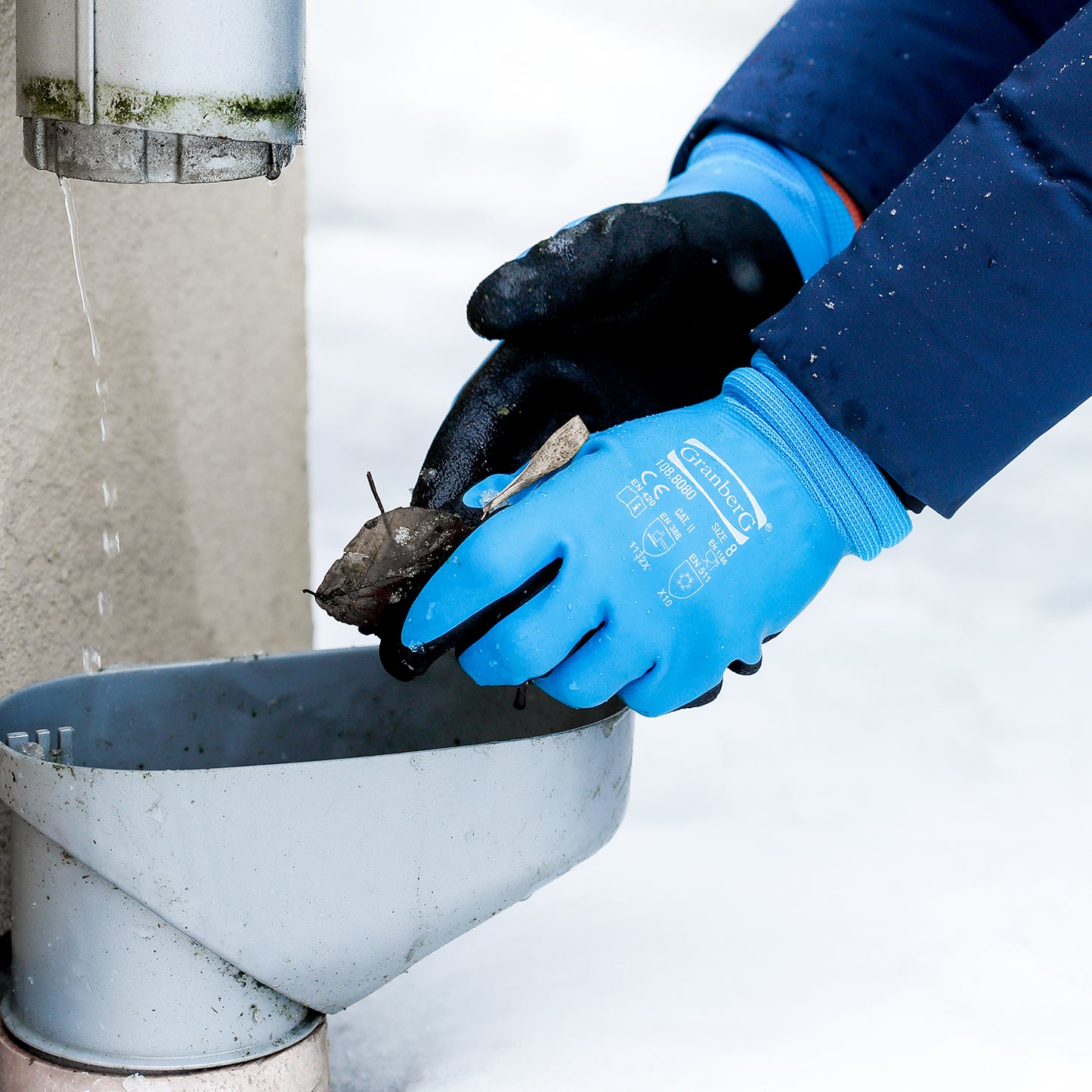 Monteringshanske_GRANBERG_8080 i bruk