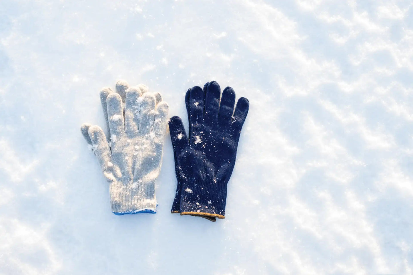 Granberg 0381 innerhanske i akryl brukt i snø – varm og pustende vinterhanske