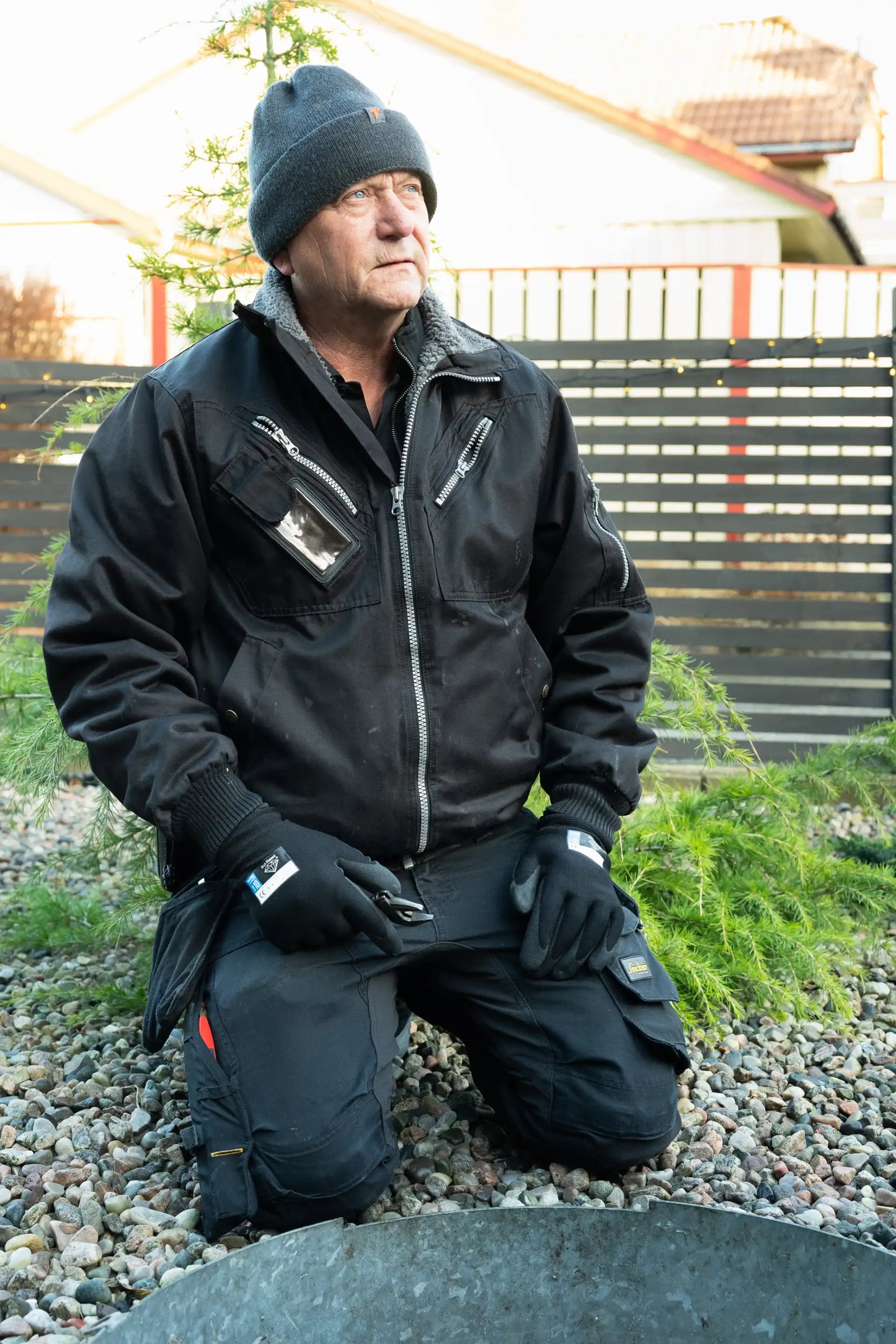 Granberg 0400W monteringshansker brukes i kaldt vær under utendørs arbeid – slitesterke og komfortable hansker