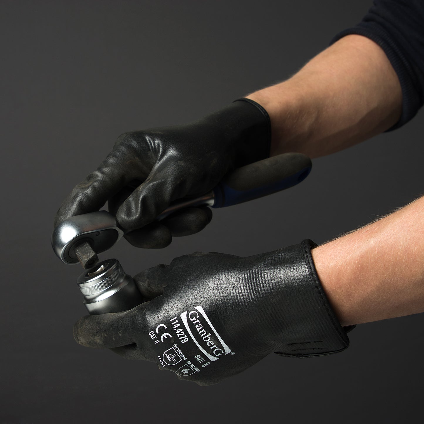 Granberg 4279 monteringshansker brukt med verktøy – arbeidshansker med godt grep og høy slitestyrke