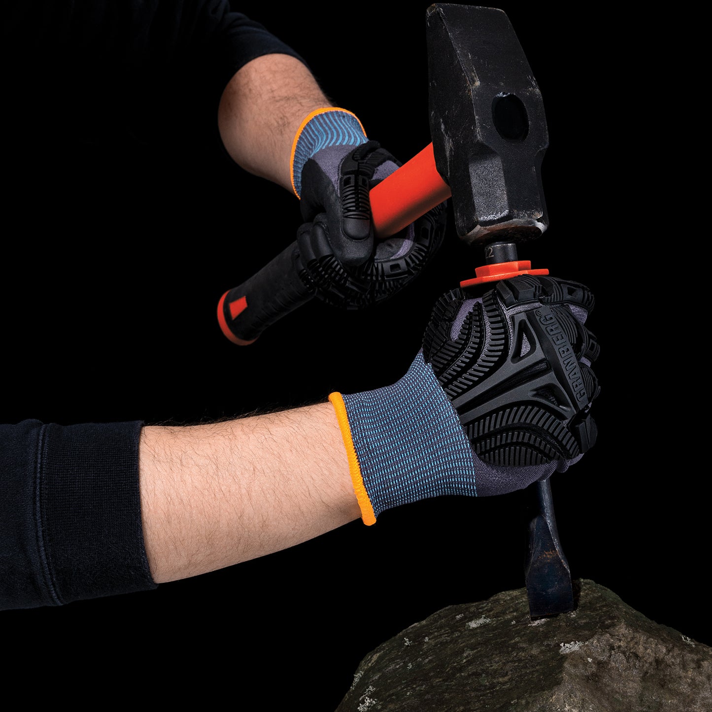 Granberg 5502 hansker i bruk ved slagarbeid med hammer og meisel – støtbeskyttelse og godt grep