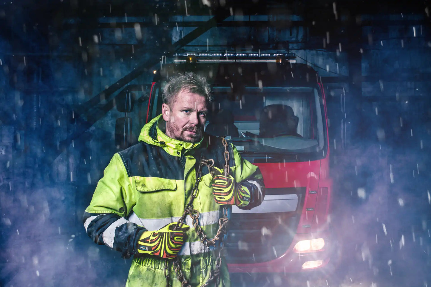 Granberg 9002 impact-hansker i bruk ved tungtransport i snø og regn