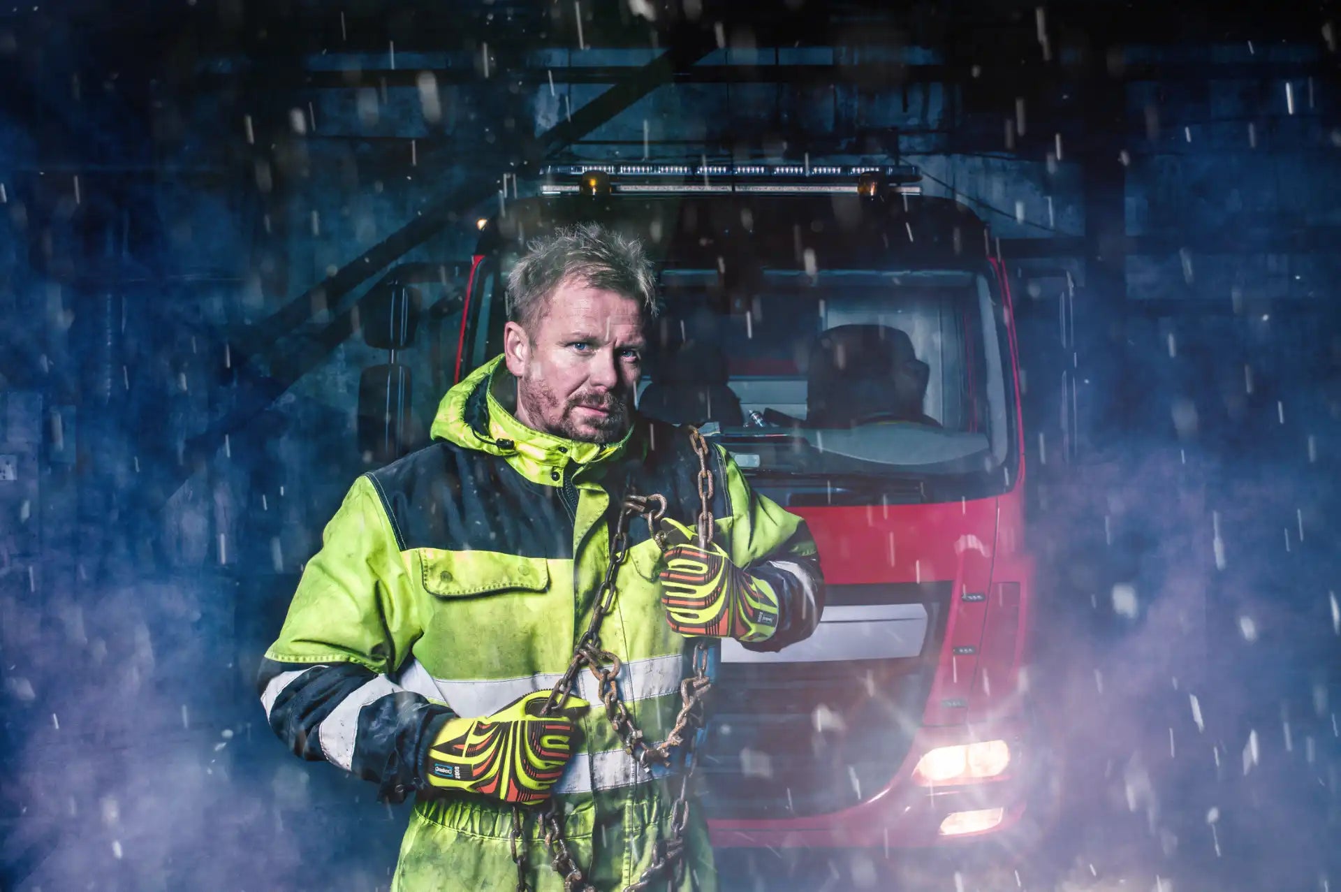 Granberg 9002 impact-hansker i bruk ved tungtransport i snø og regn