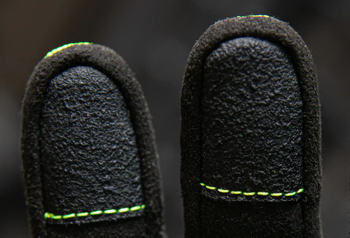 Detalj av KR-Grip™ i håndflate på Granberg 9002 for sikkert grep i våte forhold