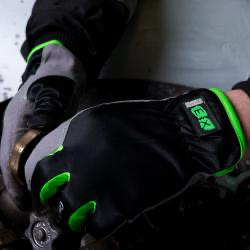 Granberg EX 4291 arbeidshansker – nærbilde som viser presist grep for montering og teknisk arbeid