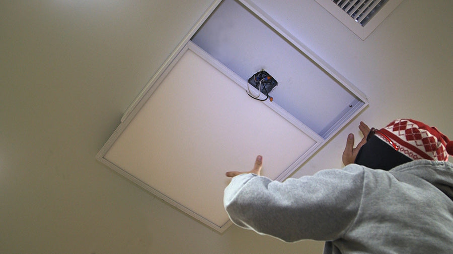 Montering av LED Panel 600x600 i hvit påbyggingsramme