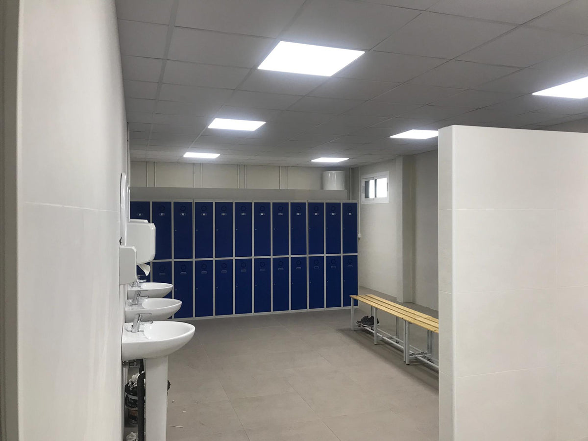 LED-panel montert i garderobe med jevn og blendingsfri belysning