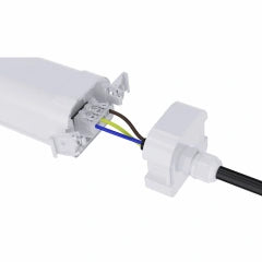 Triproof LED armatur med åpen tilkobling og kabelinnføring, enkel installasjon og sikker kobling industriarmatur